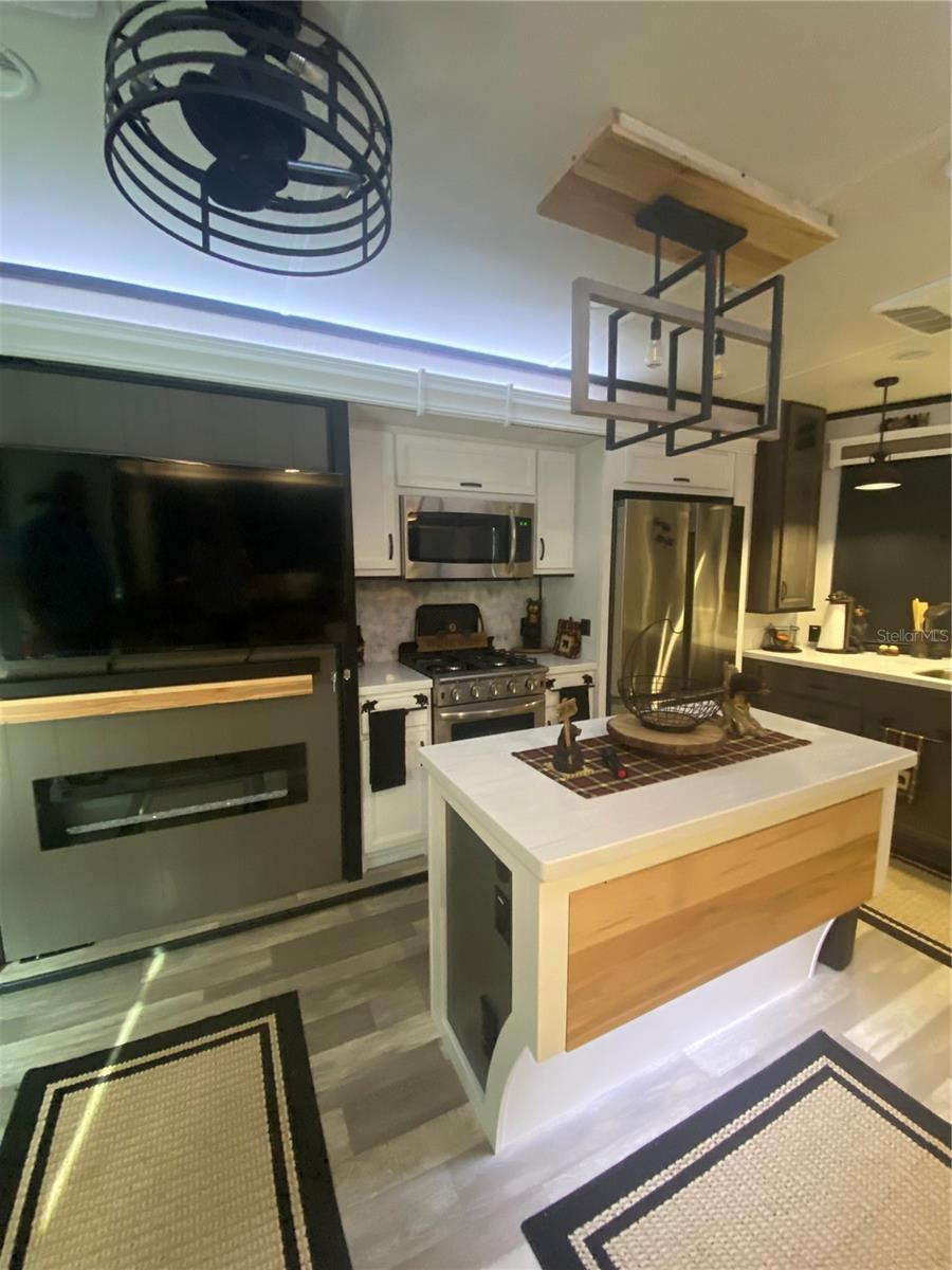 SALT SPRINGS RESORT - Residential