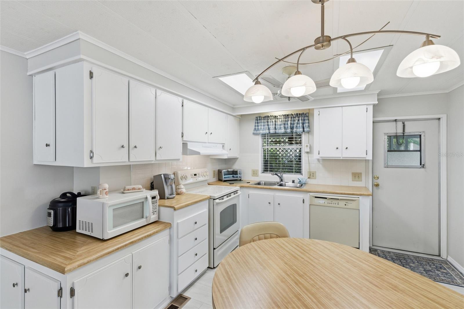 LAKE ARROWHEAD MOBILE VILLAGE PH 01 - Residential