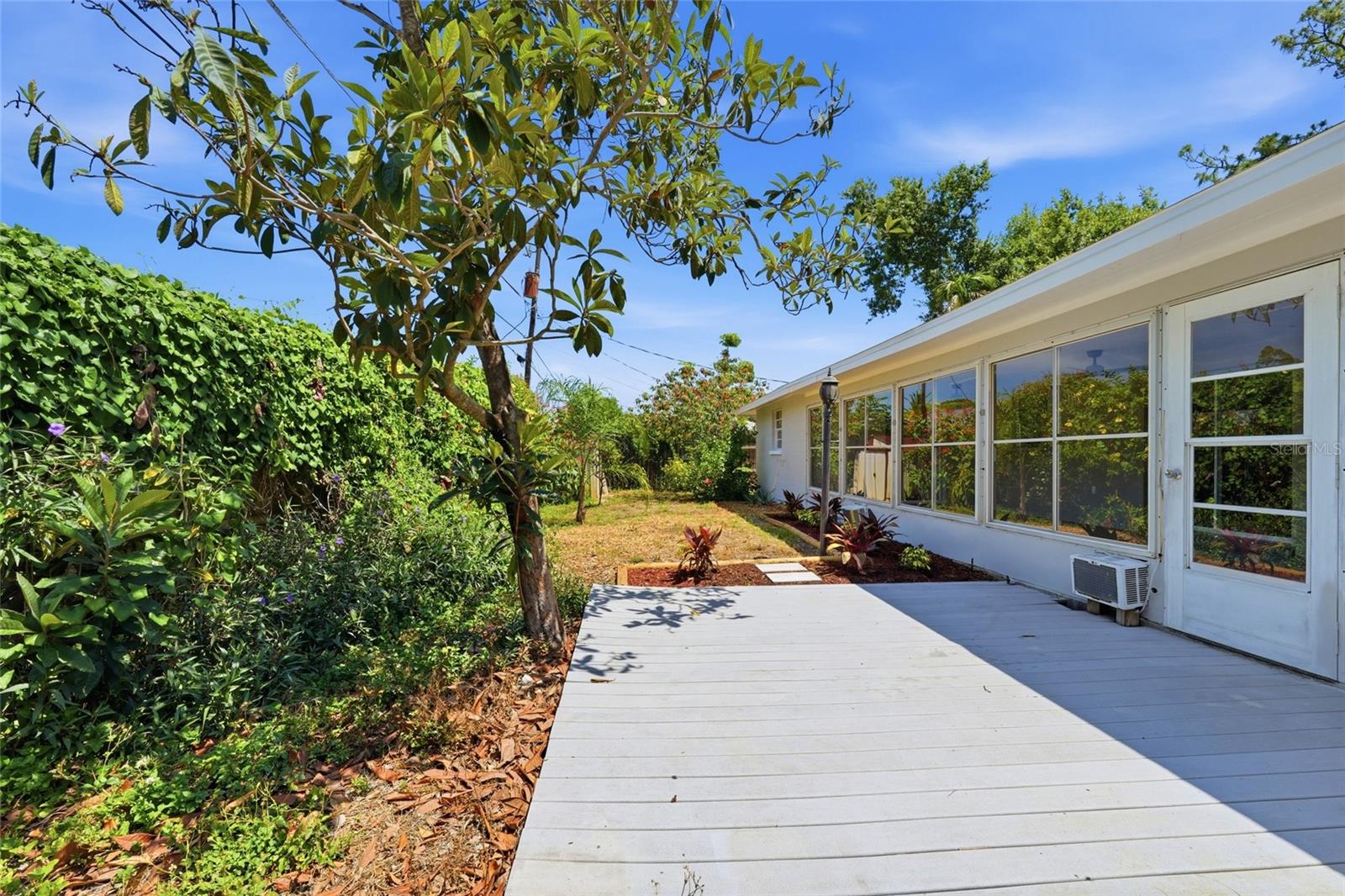 SOUTH VENICE - Residential