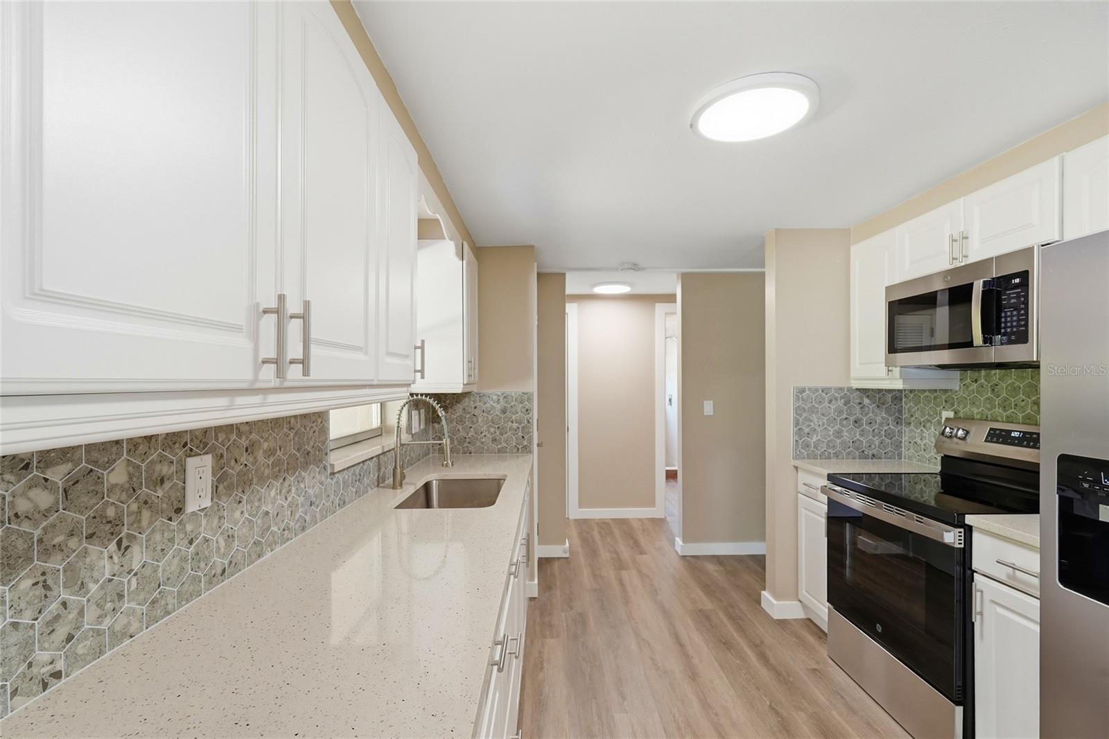 SOUTH VENICE - Residential