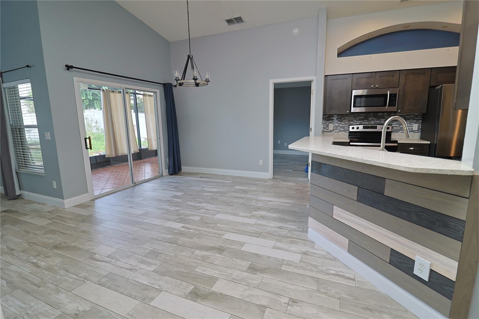 528 ROYAL TREE LANE