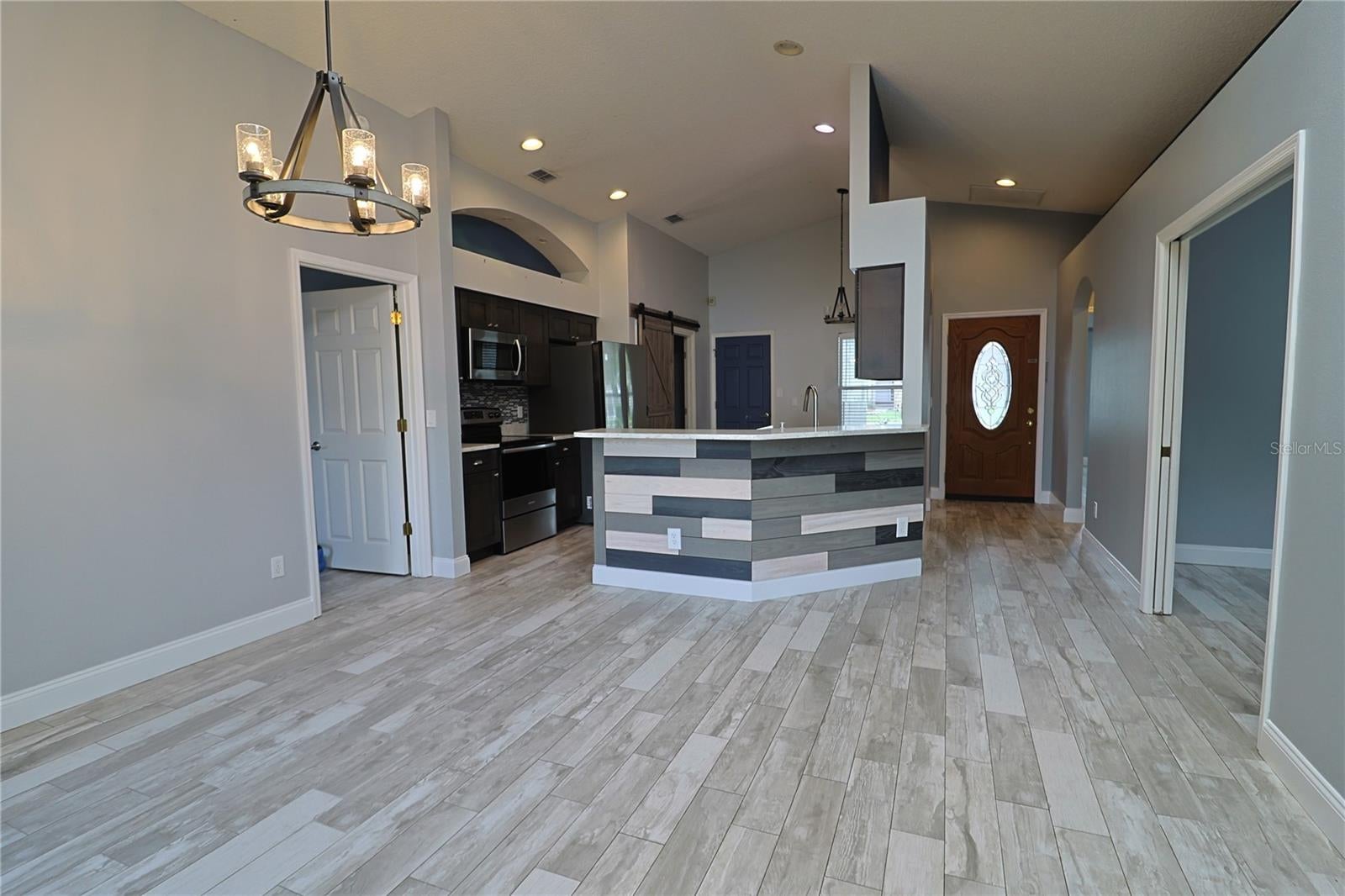 528 ROYAL TREE LANE