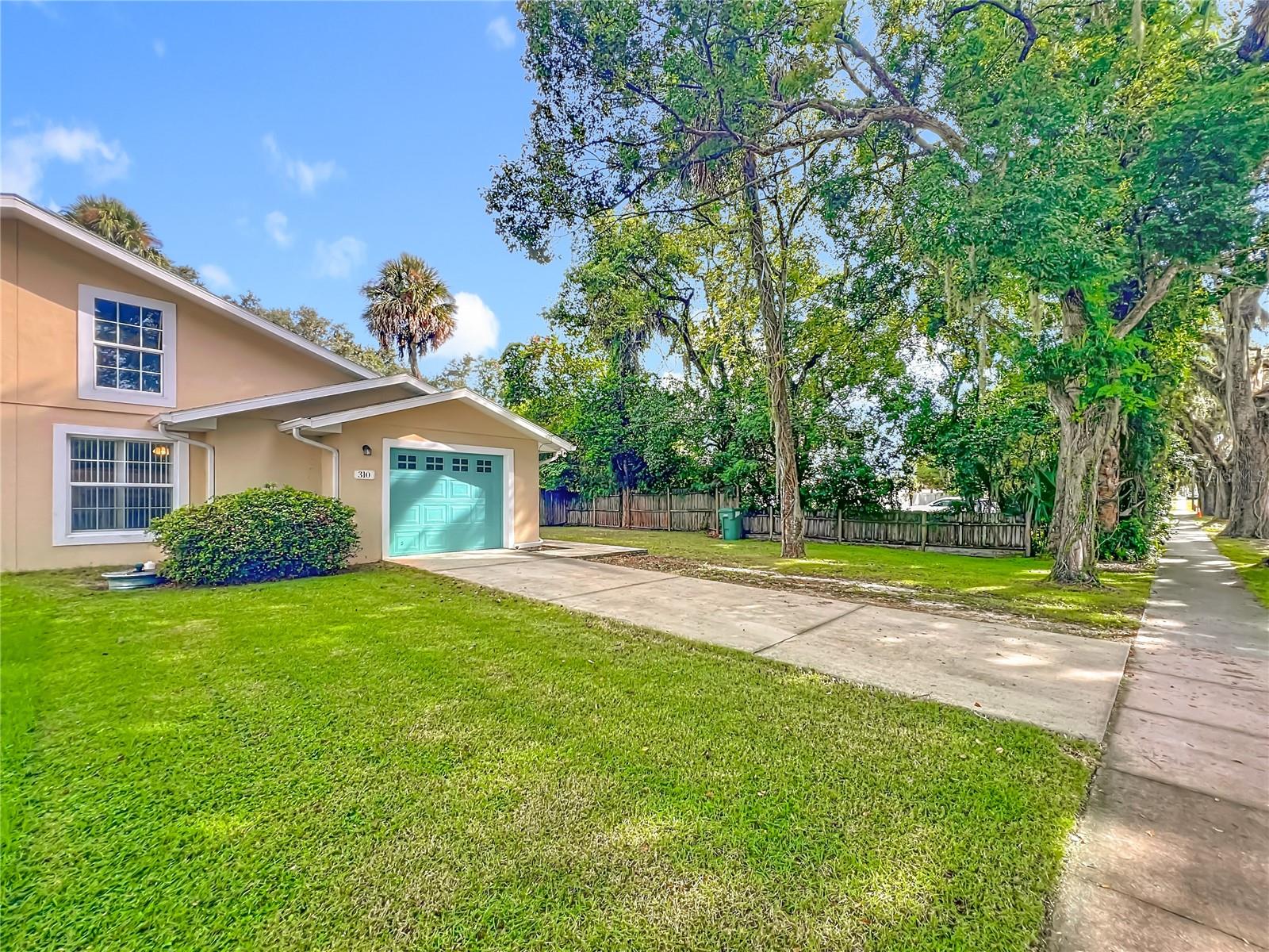 310 W BERCKMAN STREET