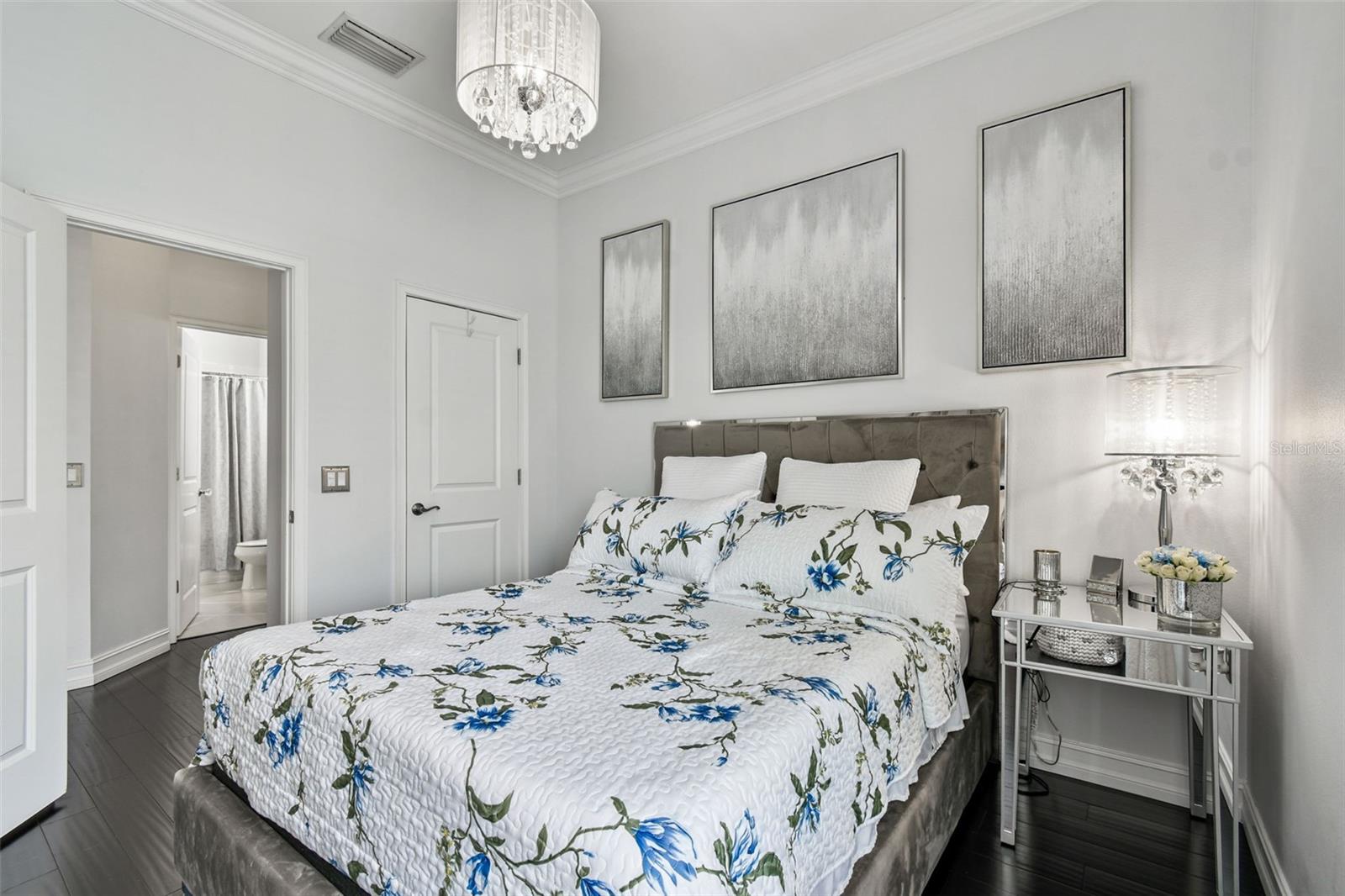 ESTANCIA - Residential