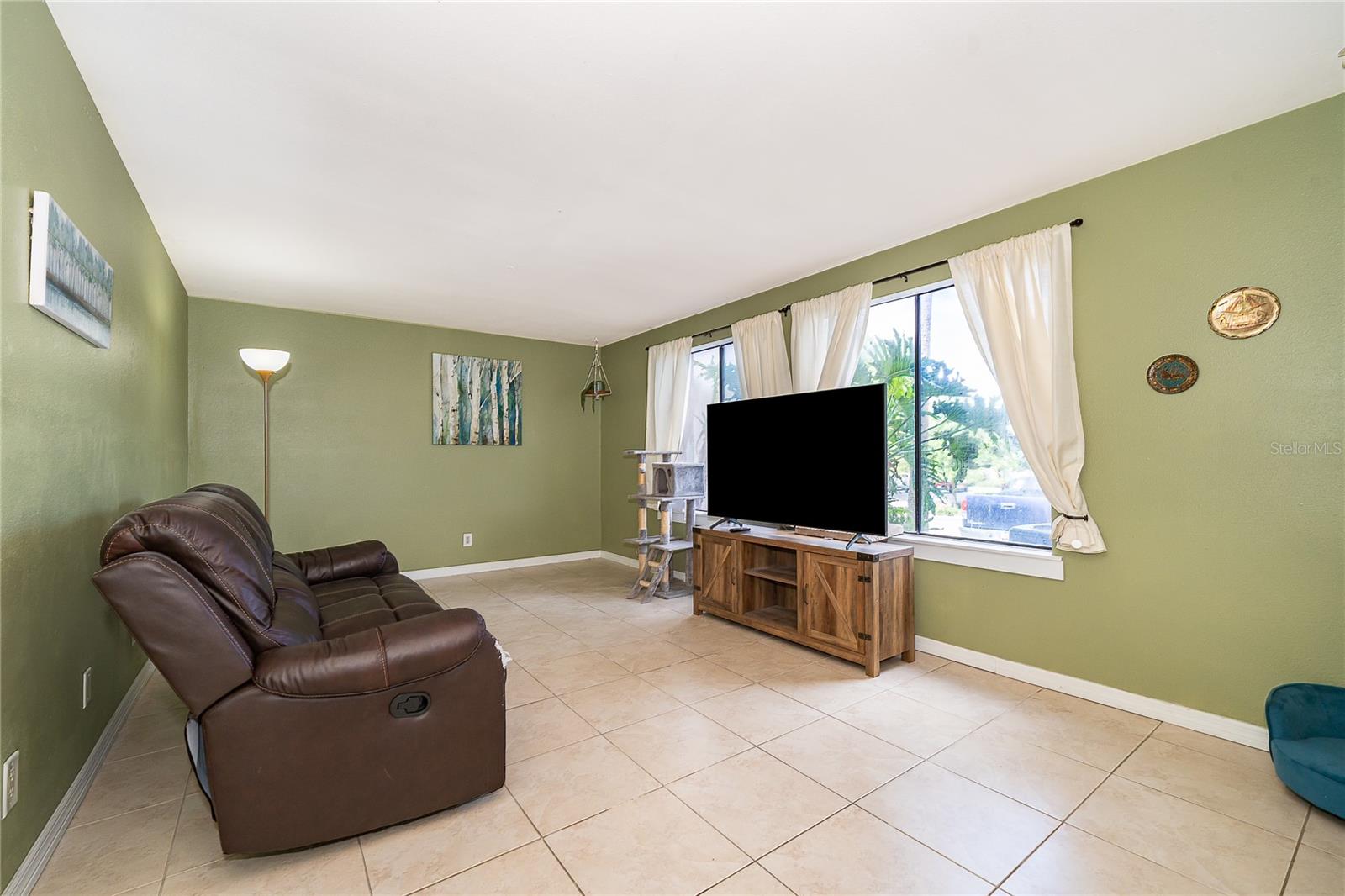 ORIENTA POINT CONDO 1 - Residential
