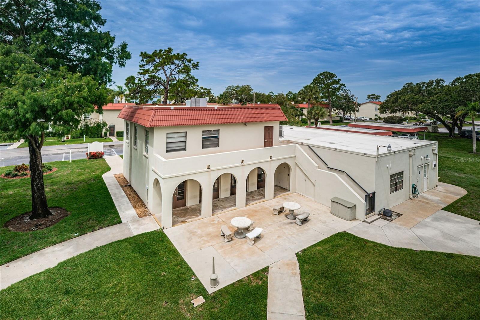 MEDITERRANEAN MANORS - Residential