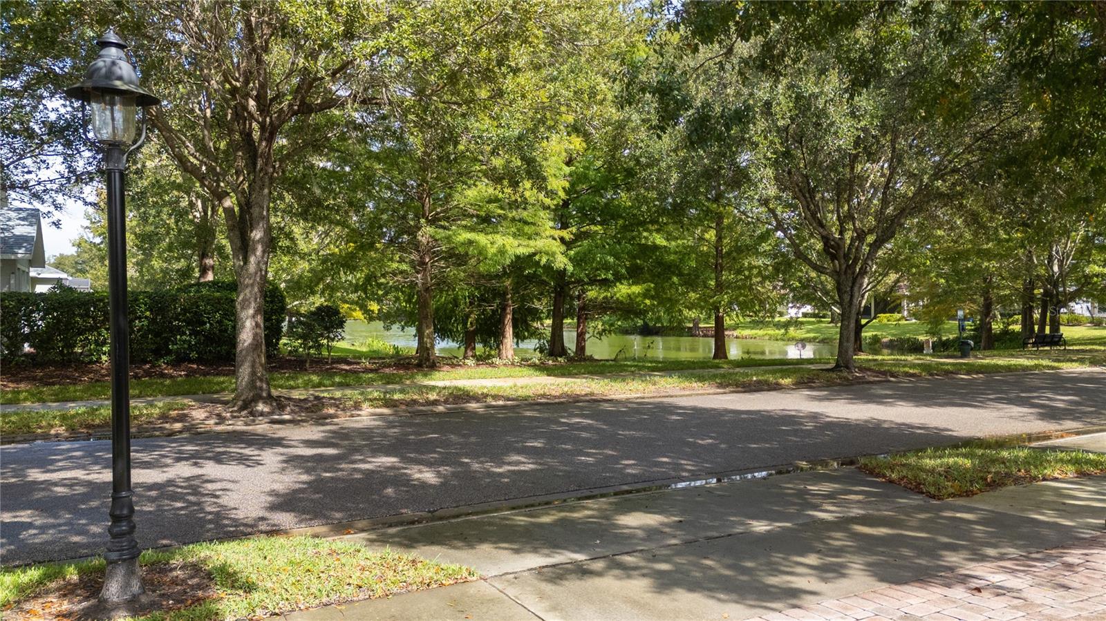 1594 LINCOLNSHIRE DRIVE