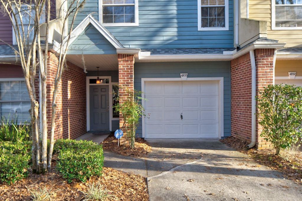 Photo of 4933 NW 1st Place #110, Gainesville, FL 32607 (MLS # GC537762)