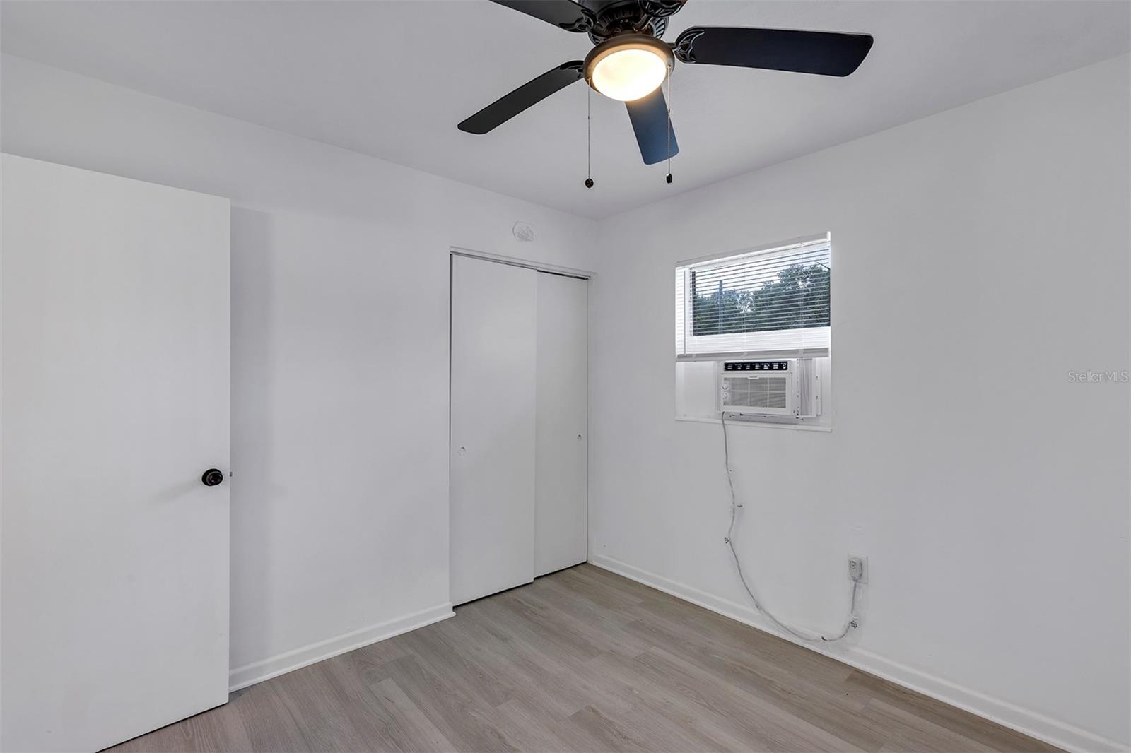 LEESBURG HAMPTON COURT - Residential Lease