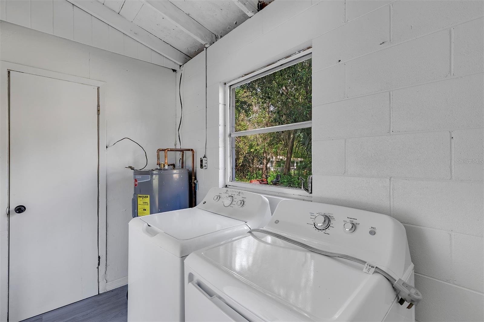 LEESBURG HAMPTON COURT - Residential Lease