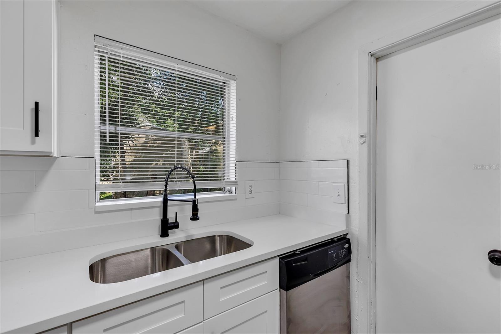 LEESBURG HAMPTON COURT - Residential Lease