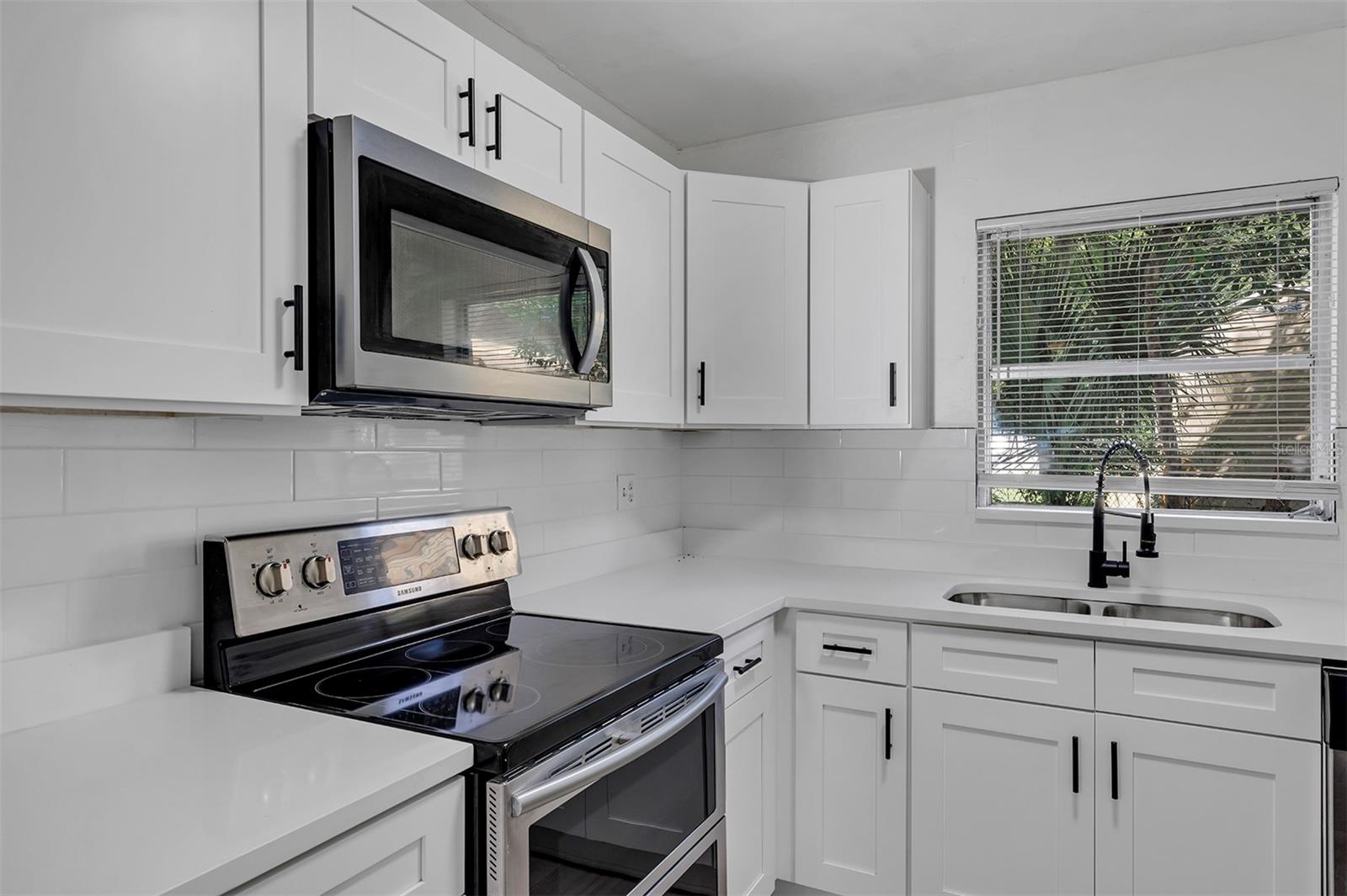 LEESBURG HAMPTON COURT - Residential Lease