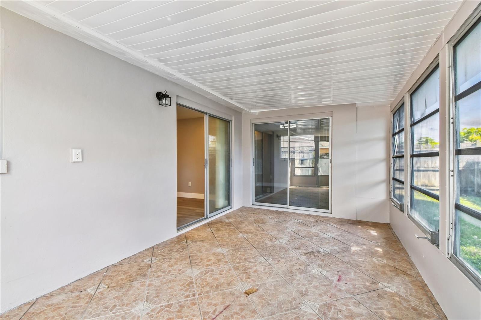TAHITIAN HOMES - Residential