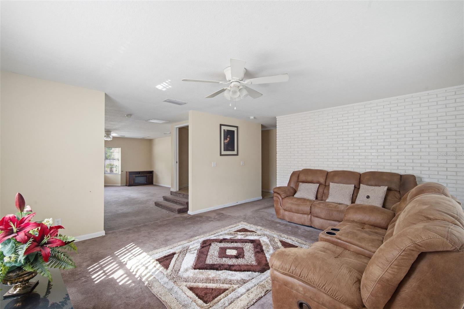 4449 TARPON DRIVE