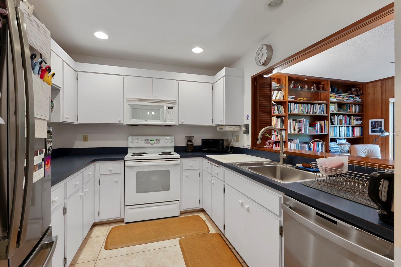 PELICAN COVE III - Residential