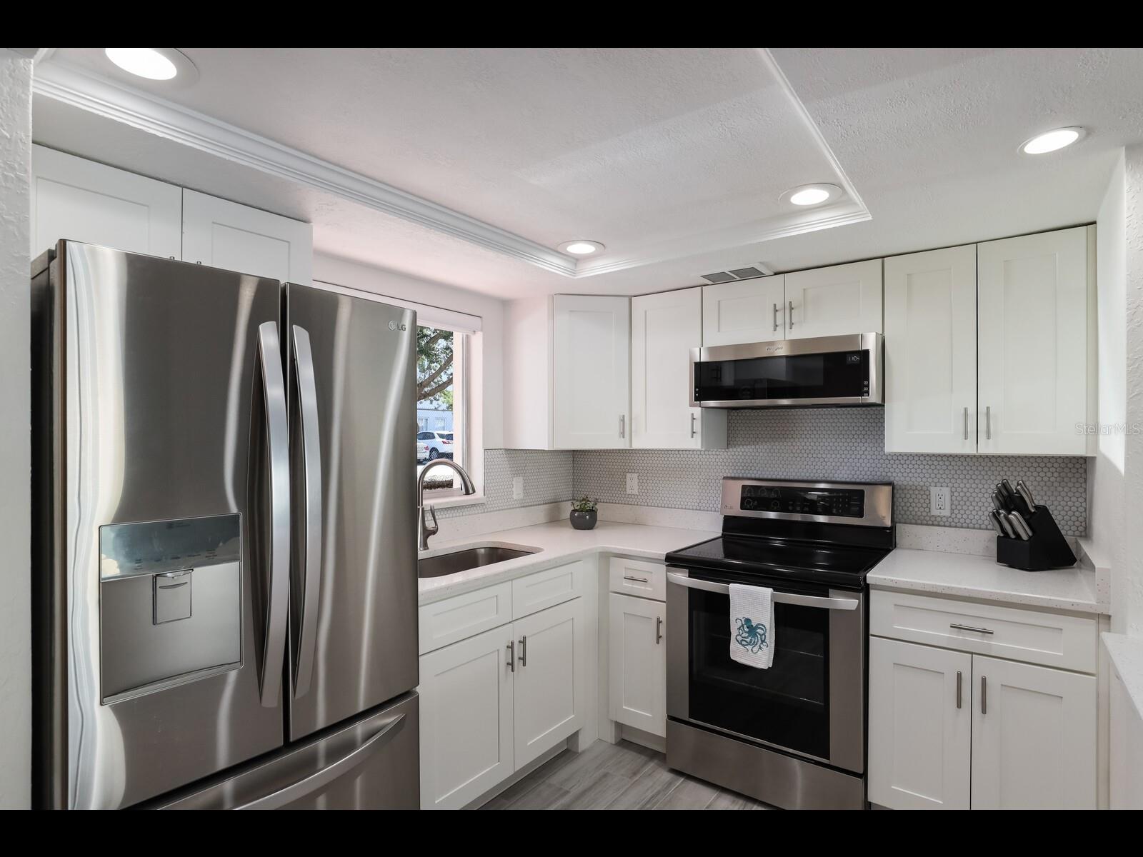 SUNLAND APTS - Residential