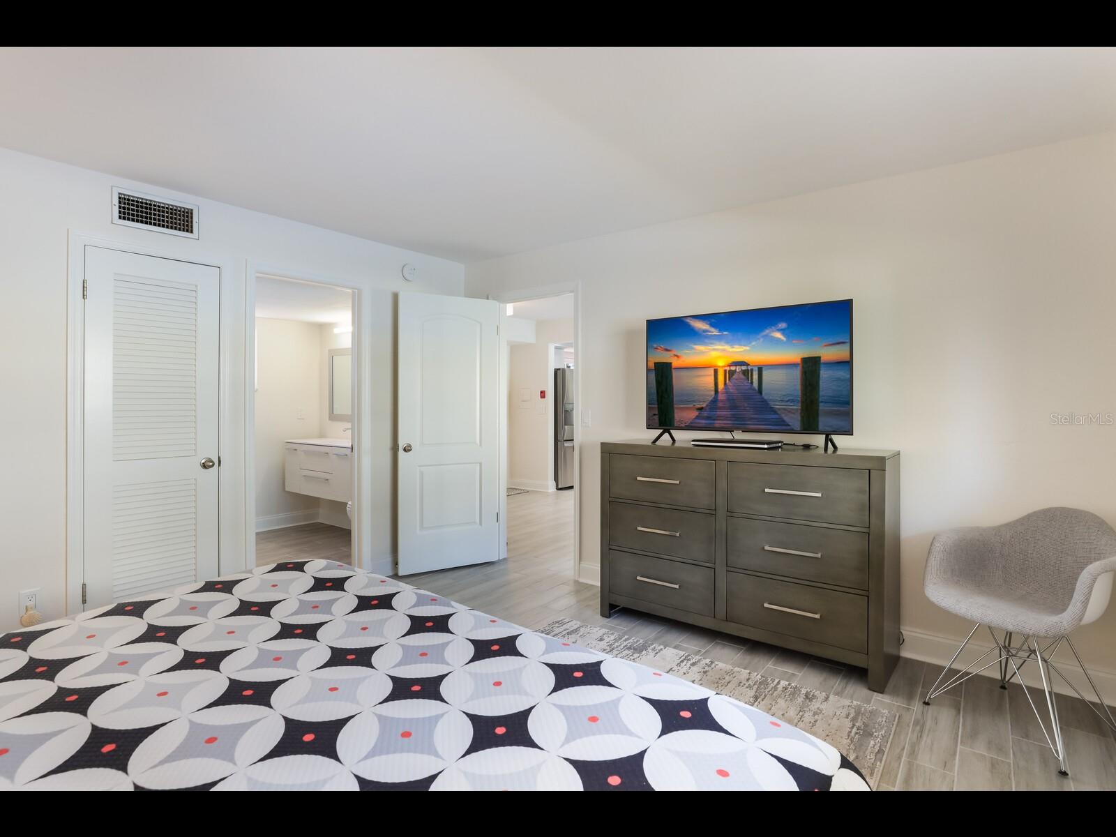 SUNLAND APTS - Residential