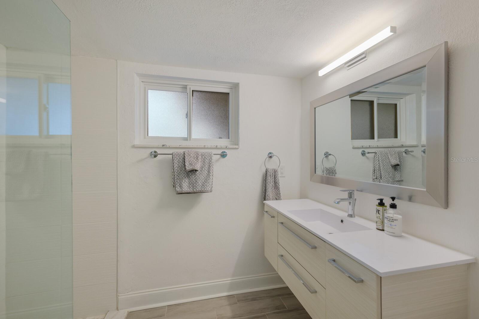 SUNLAND APTS - Residential