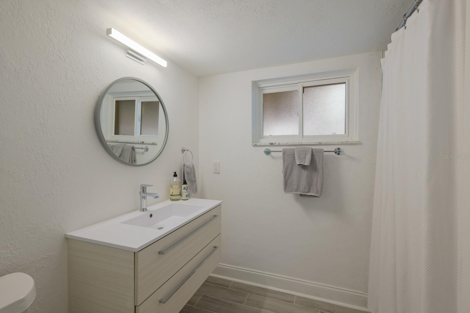 SUNLAND APTS - Residential