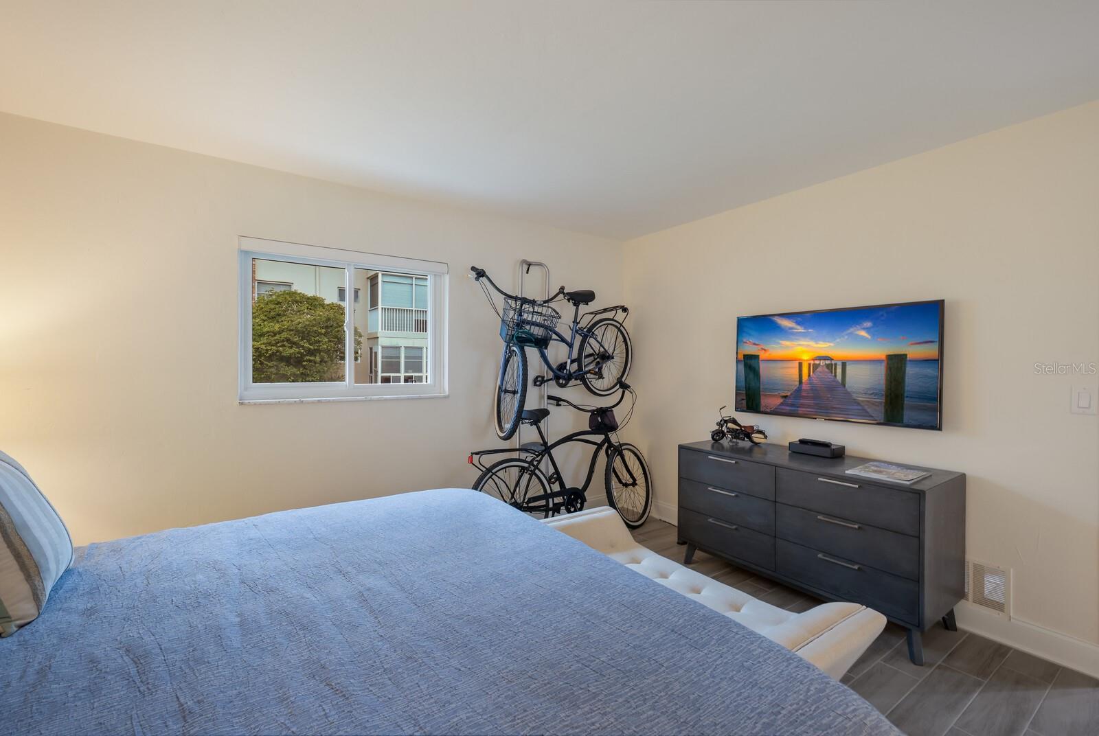 SUNLAND APTS - Residential