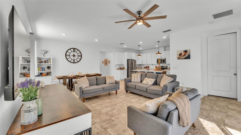 Photo of 1725 Hill Top Drive, Dundee, FL 33838 (MLS # L4958852)