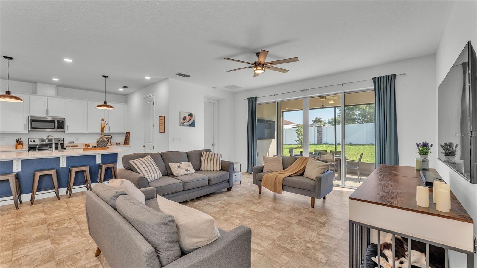 VISTA DEL LAGO PH II REP - Residential