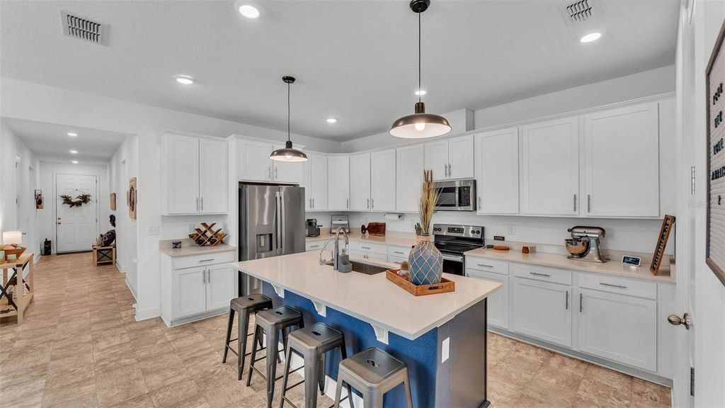 Photo of 1725 Hill Top Drive, Dundee, FL 33838 (MLS # L4958852)