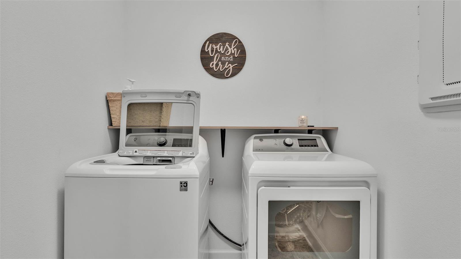 VISTA DEL LAGO PH II REP - Residential