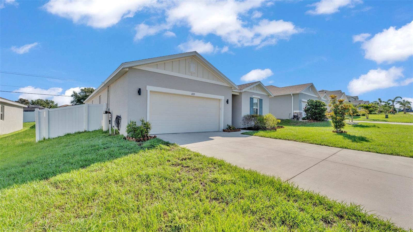 VISTA DEL LAGO PH II REP - Residential