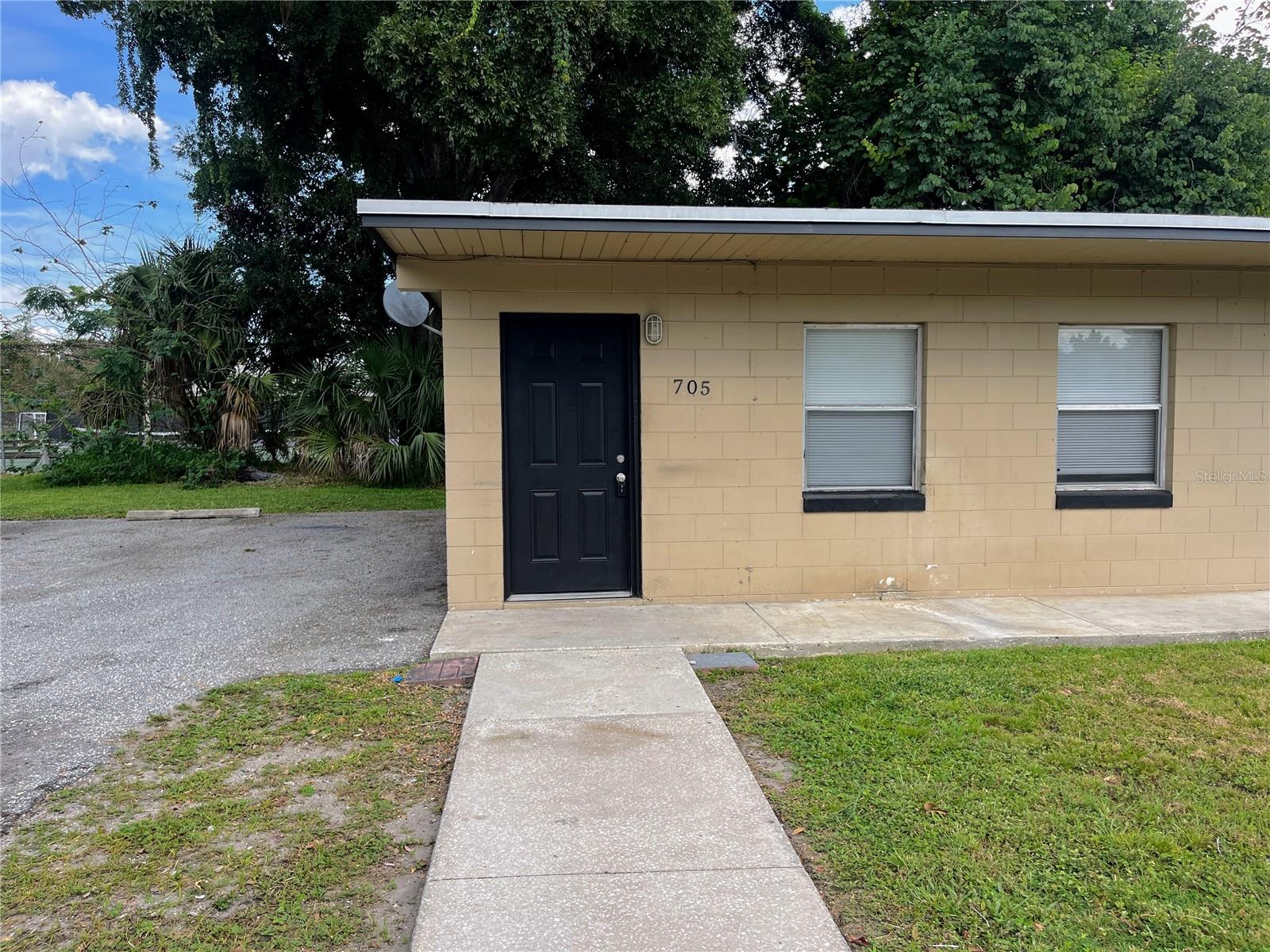 NEWLY REFURBISHED 2 BDRM DUPLEX UNIT FOR RENT - MOVE IN READY!
Priced Low, Call Now! Property Has Been Professionally Refurbished!! Very Clean Property, Move-In Ready, 1 Unit In Duplex, Brand New Kitchen Cabinets, Freshly Painted, Brand New Luxury Plank Vinyl Flooring, Just 8 Minutes To Downtown Orlando, Just 25 Minutes To The Airport, Convenient To I-4 & 408, Just Minutes To All Theme Parks, Convenient To Major Roads, Shopping & Schools, Convenient To Florida Citrus Bowl, Convenient To Kia Center, All Kitchen Appliances Included, New Window Treatments, Blinds Included, This Property Owner Requires Renter's Insurance To Be Held On The Property. The deposit amount is based upon the application results. Pets: OK (Dangerous Pets are not permitted, Pit Bulls, etc.) Priced $1,050.00 for the first 4 months, $1,125.00 for the remaining 8 months (Average: $1,100.00/mo). AVAILABLE: NOW