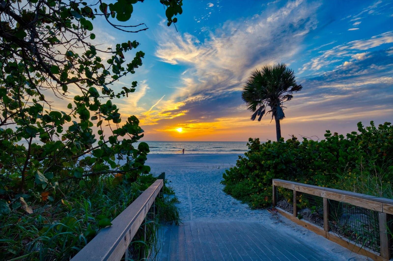 REFLECTIONS ON THE GULF CONDO - Residential