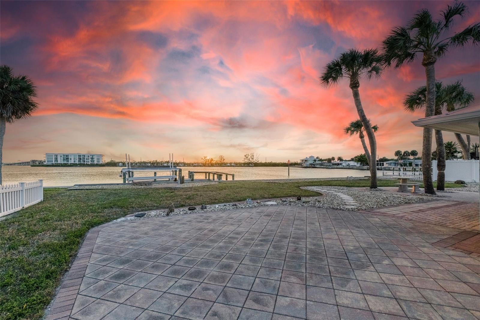 POINT PINES - Residential