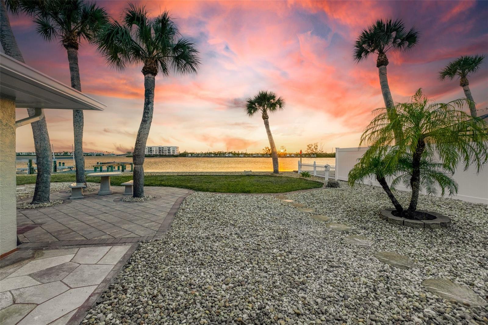 POINT PINES - Residential