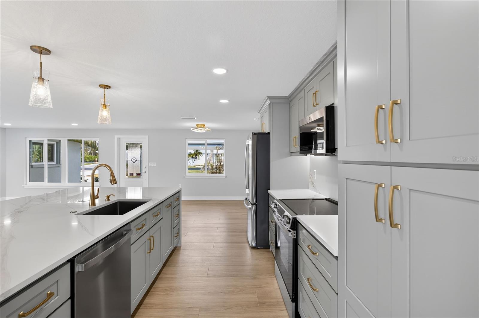 POINT PINES - Residential