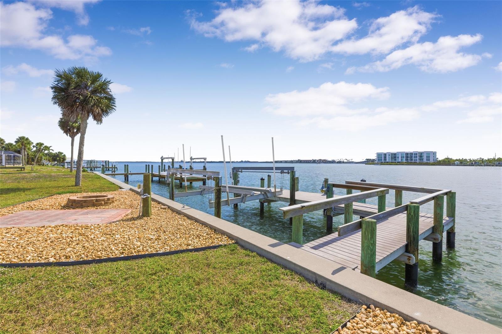 POINT PINES - Residential