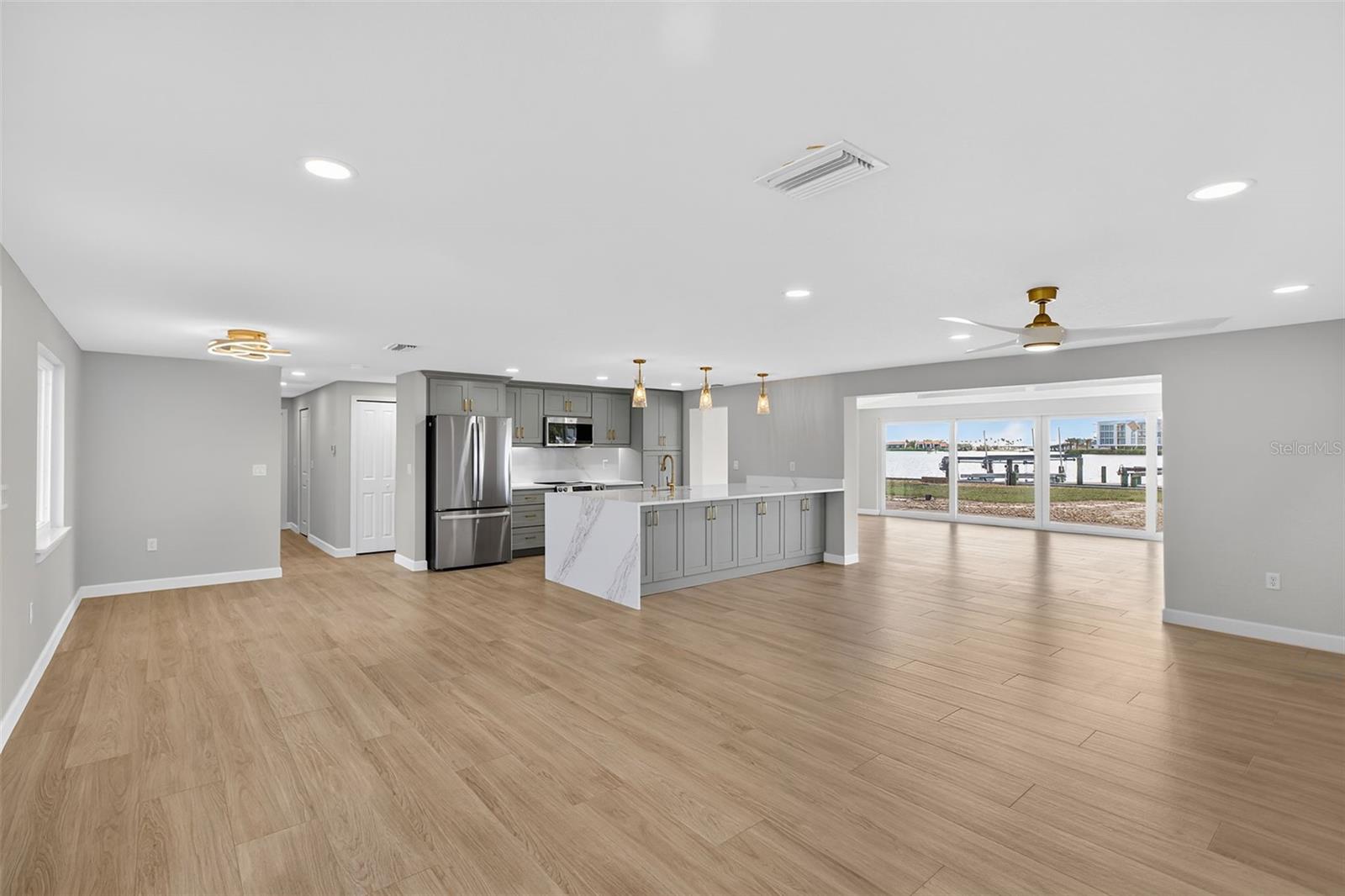 POINT PINES - Residential