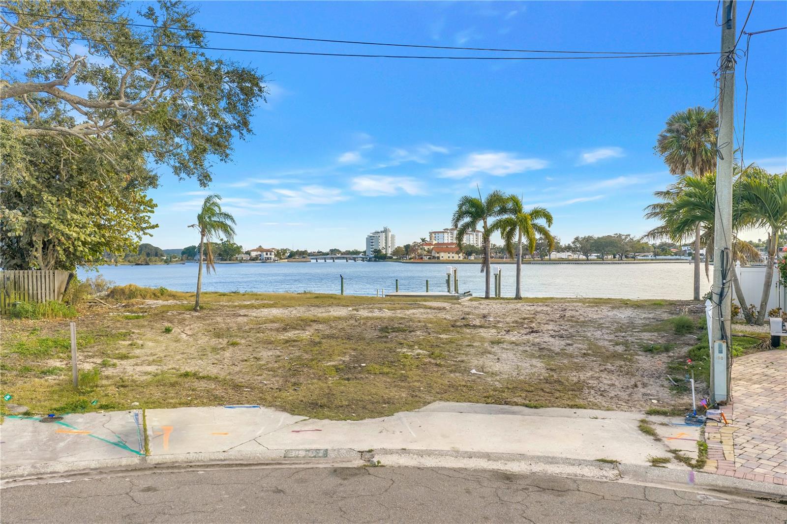 PATRICIAN POINT - Land