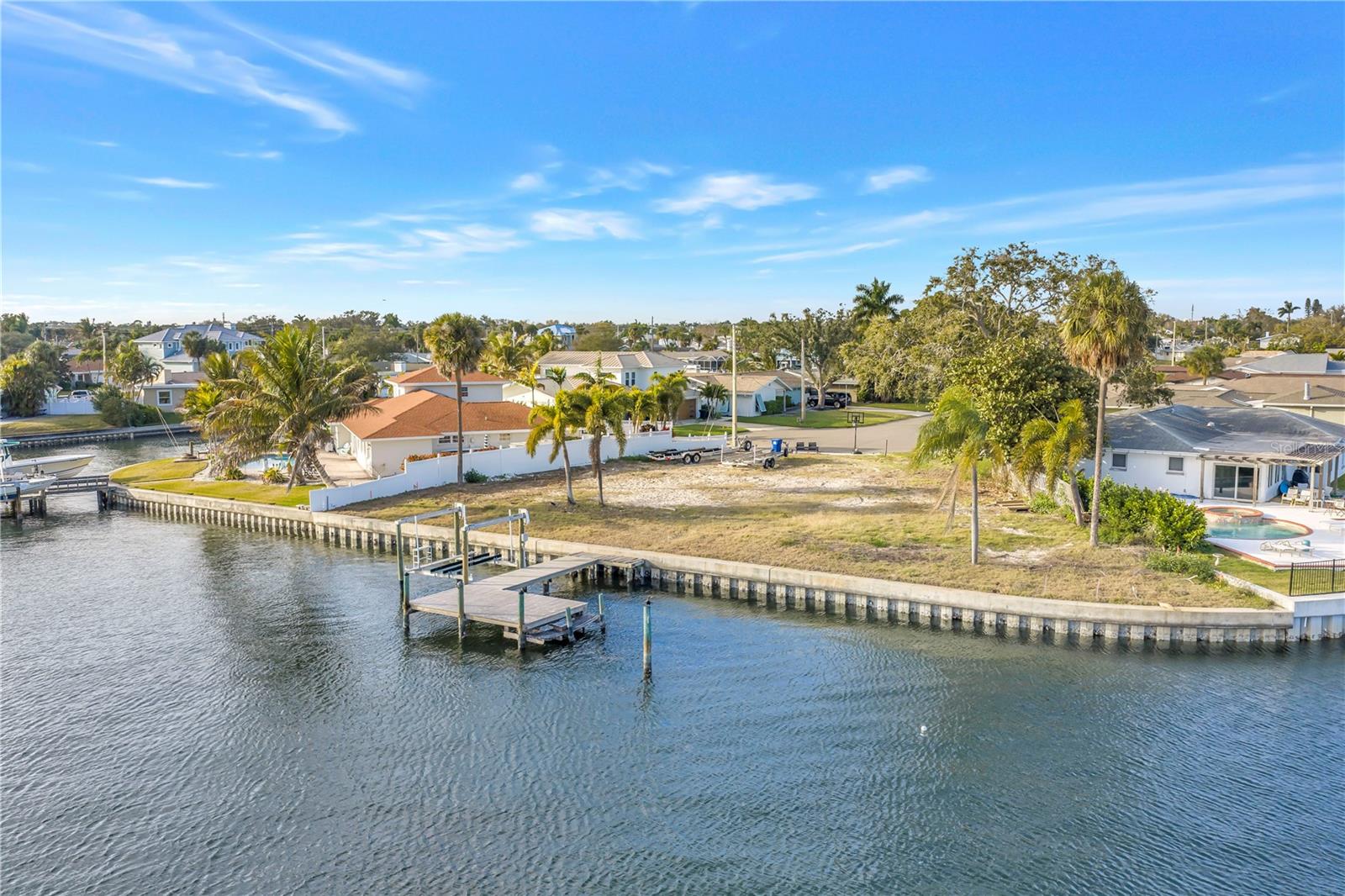 PATRICIAN POINT - Land