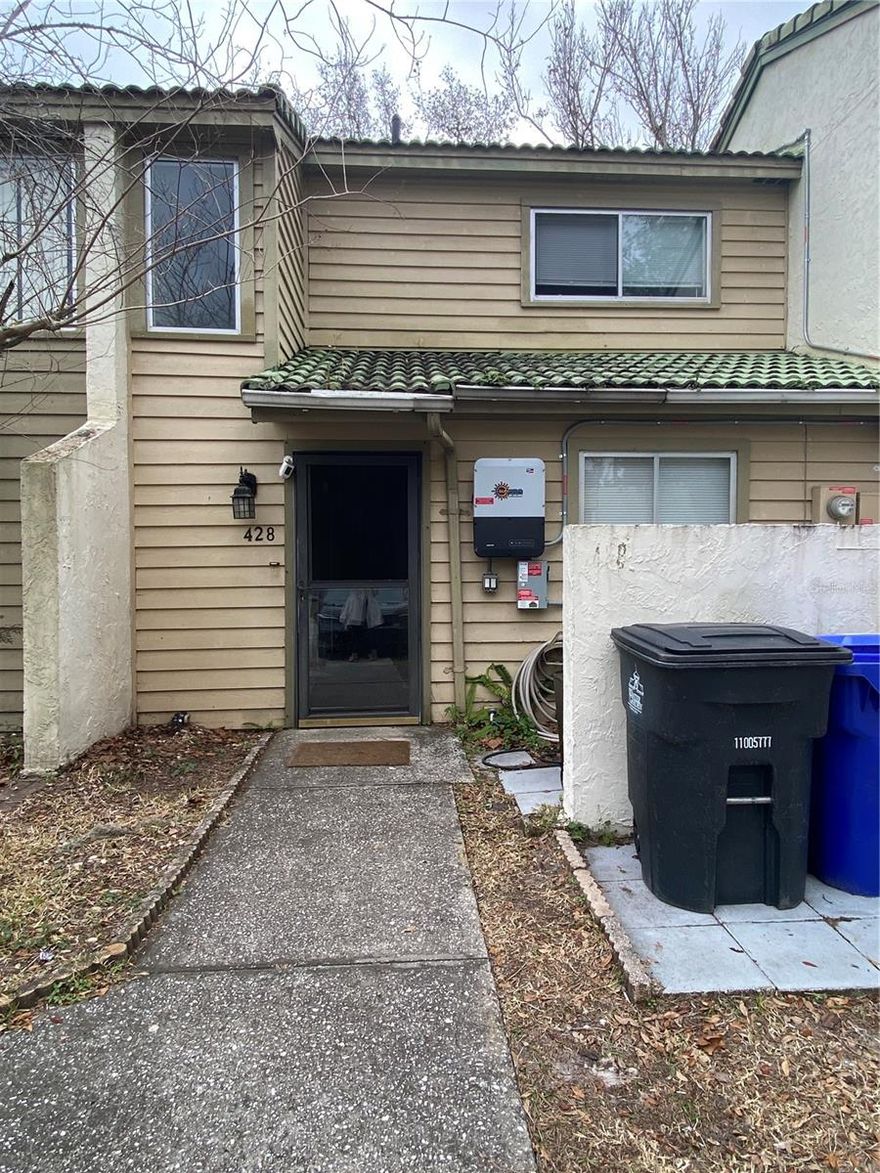 Short Sale. Short Sale. Short Sale. SHORT SALE. SHORT SALE, 3 bedroom, 1.5  bath townhome in Winter Garden Just a 7 minutes to downtown Winter Garden Come and see it. Great location, close to express way, restaurants, stores and easy access to FL Turnpike, SR 408, SR 429,Don't miss out the opportunity to own a piece of property. Low HOA