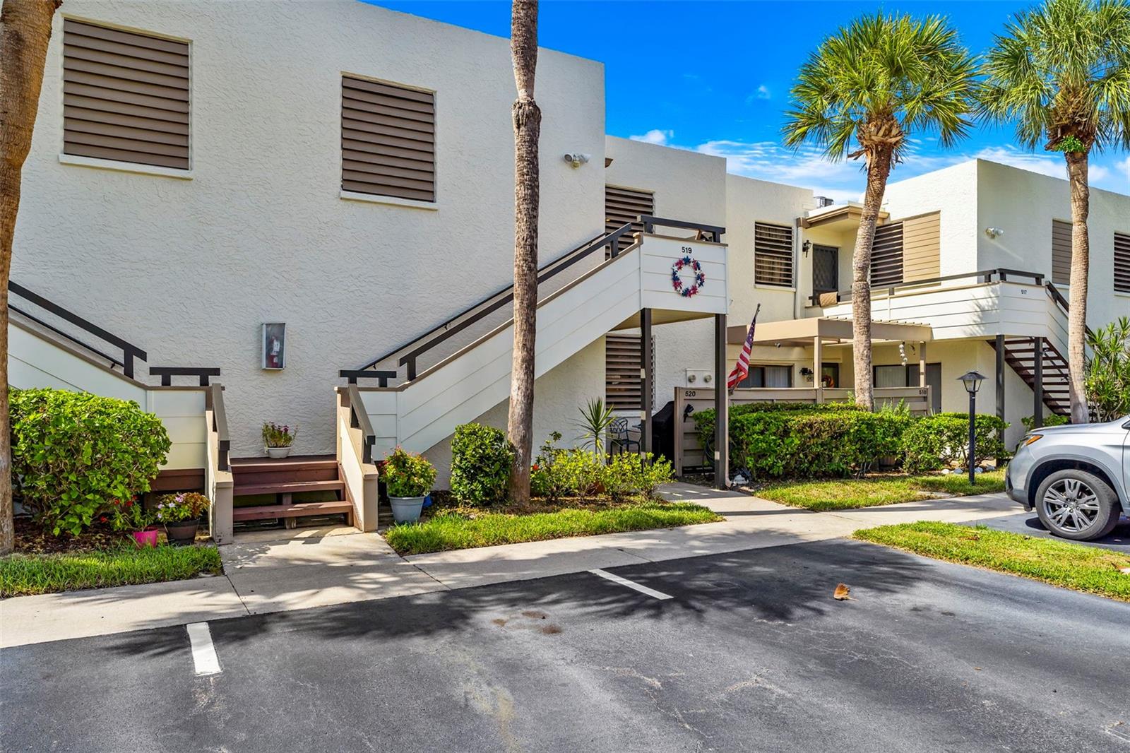 519 LAKESIDE DRIVE 519