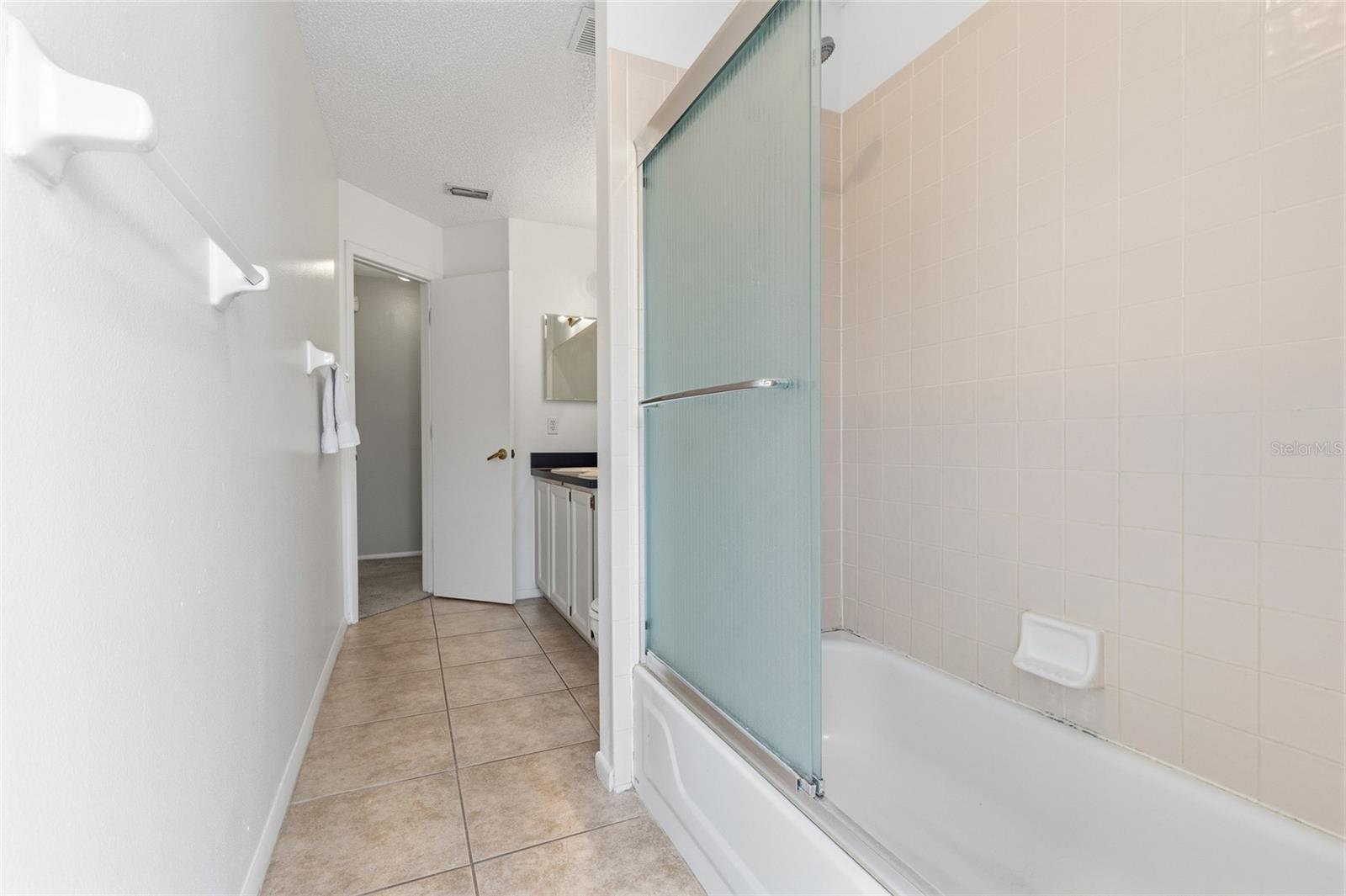 LINDFIELDS UNIT 05 - Residential Lease