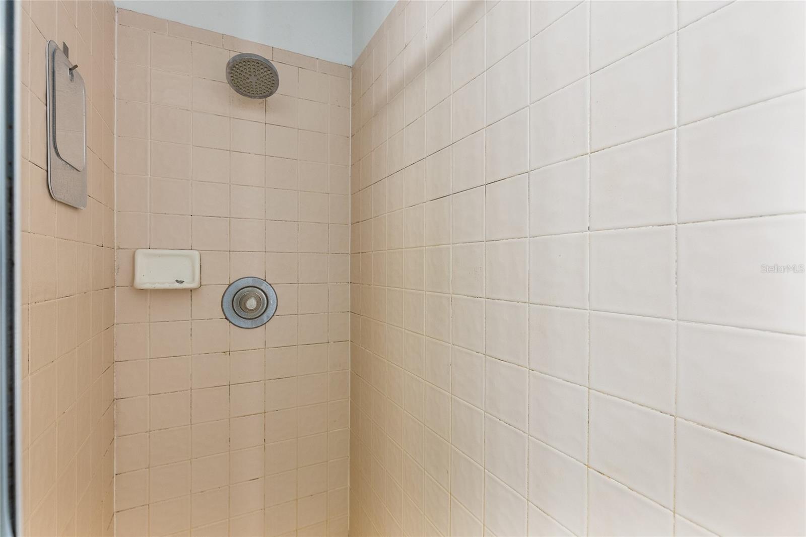 LINDFIELDS UNIT 05 - Residential Lease