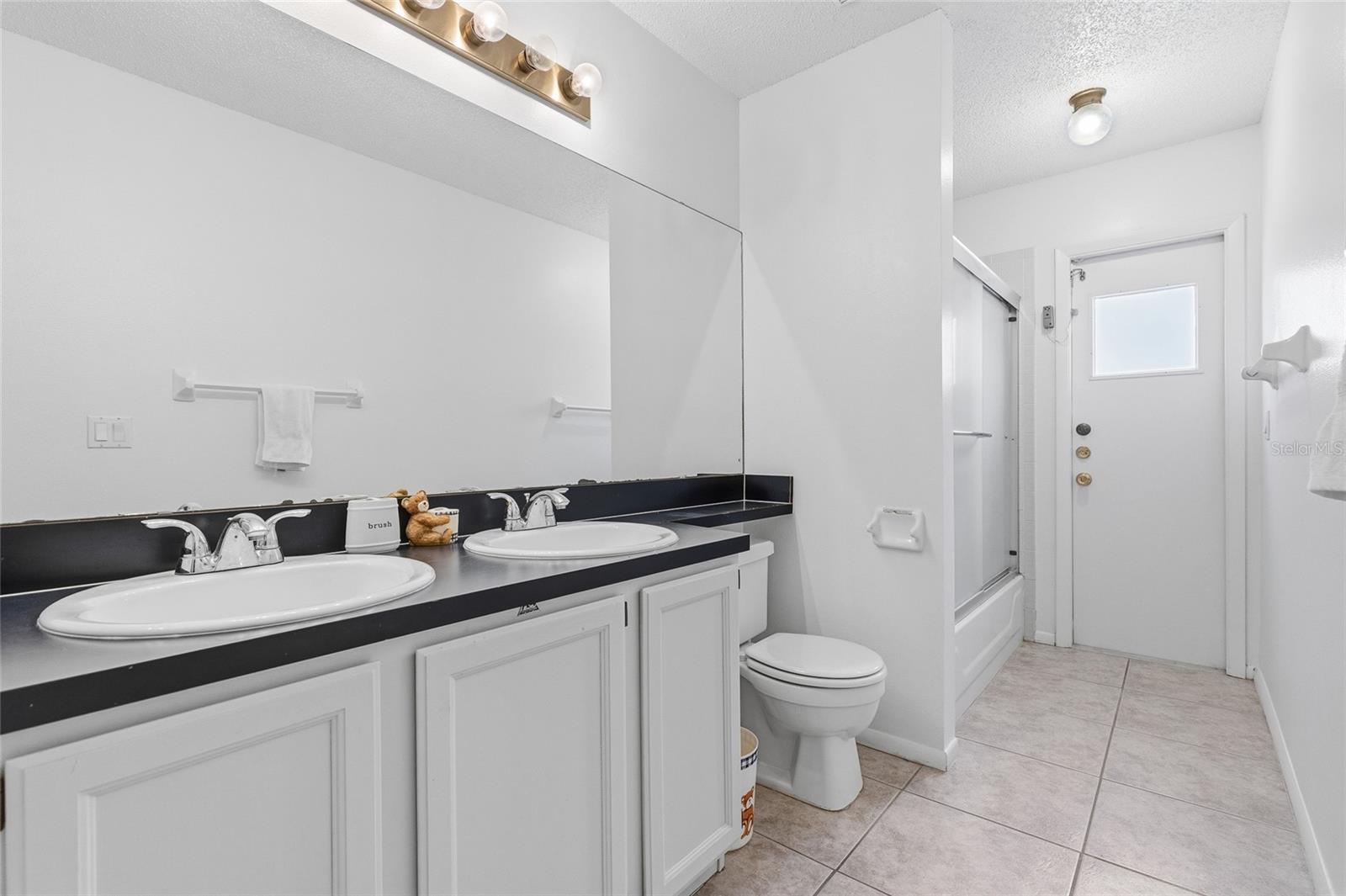 LINDFIELDS UNIT 05 - Residential Lease