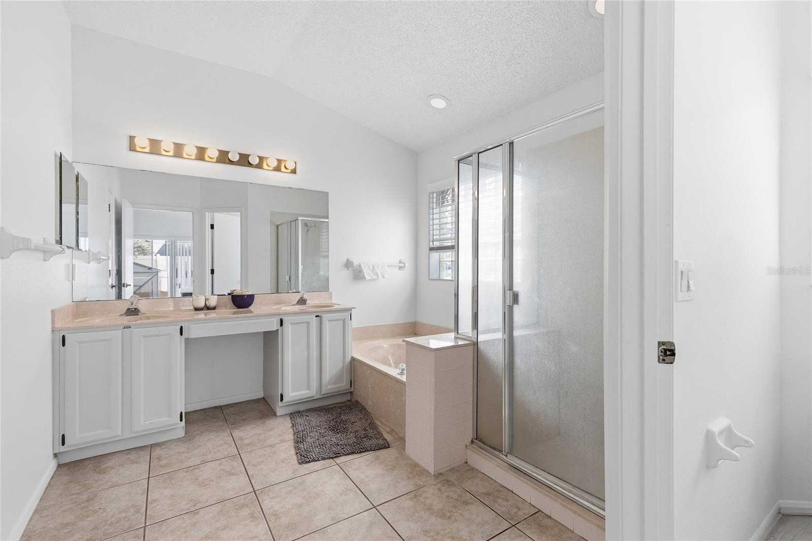 LINDFIELDS UNIT 05 - Residential Lease