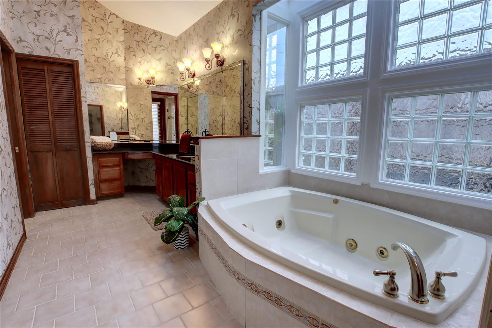 TURNBURY WOODS - Residential