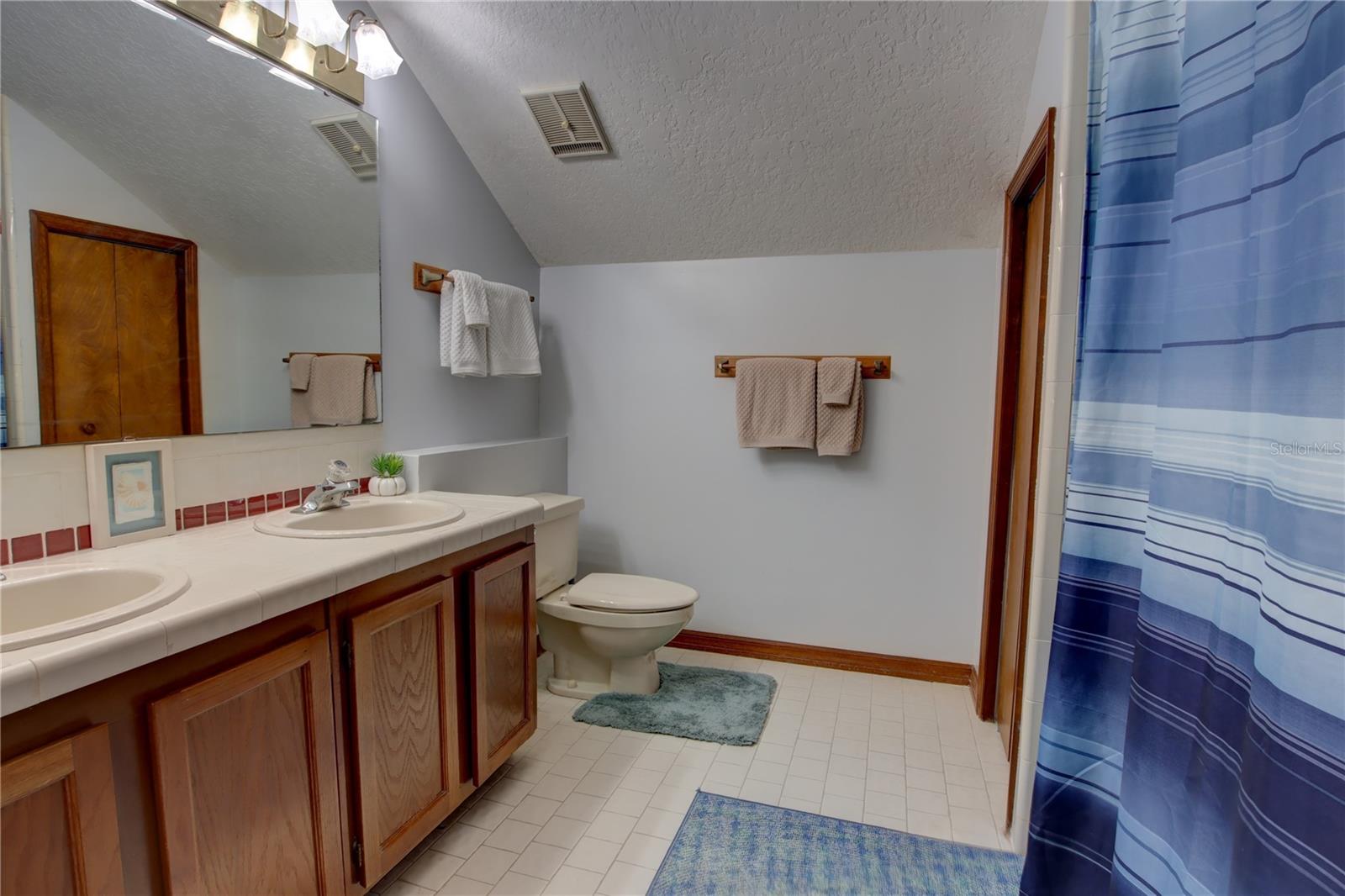 TURNBURY WOODS - Residential