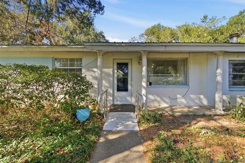 Photo of 202 SE 49th Drive, Gainesville, FL 32641 (MLS # GC536051)