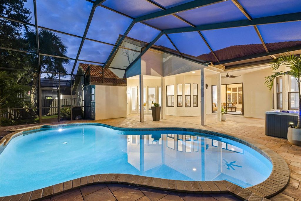 Photo of 772 Live Oak Terrace NE, St Petersburg, FL 33703 (MLS # TB8433300)