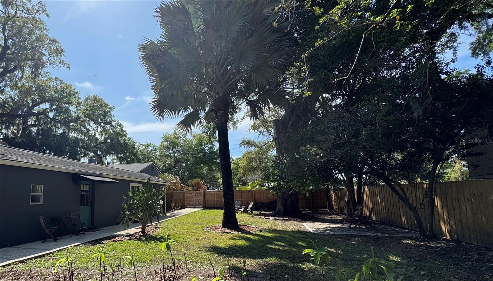 HOLDEN SHORES - Residential