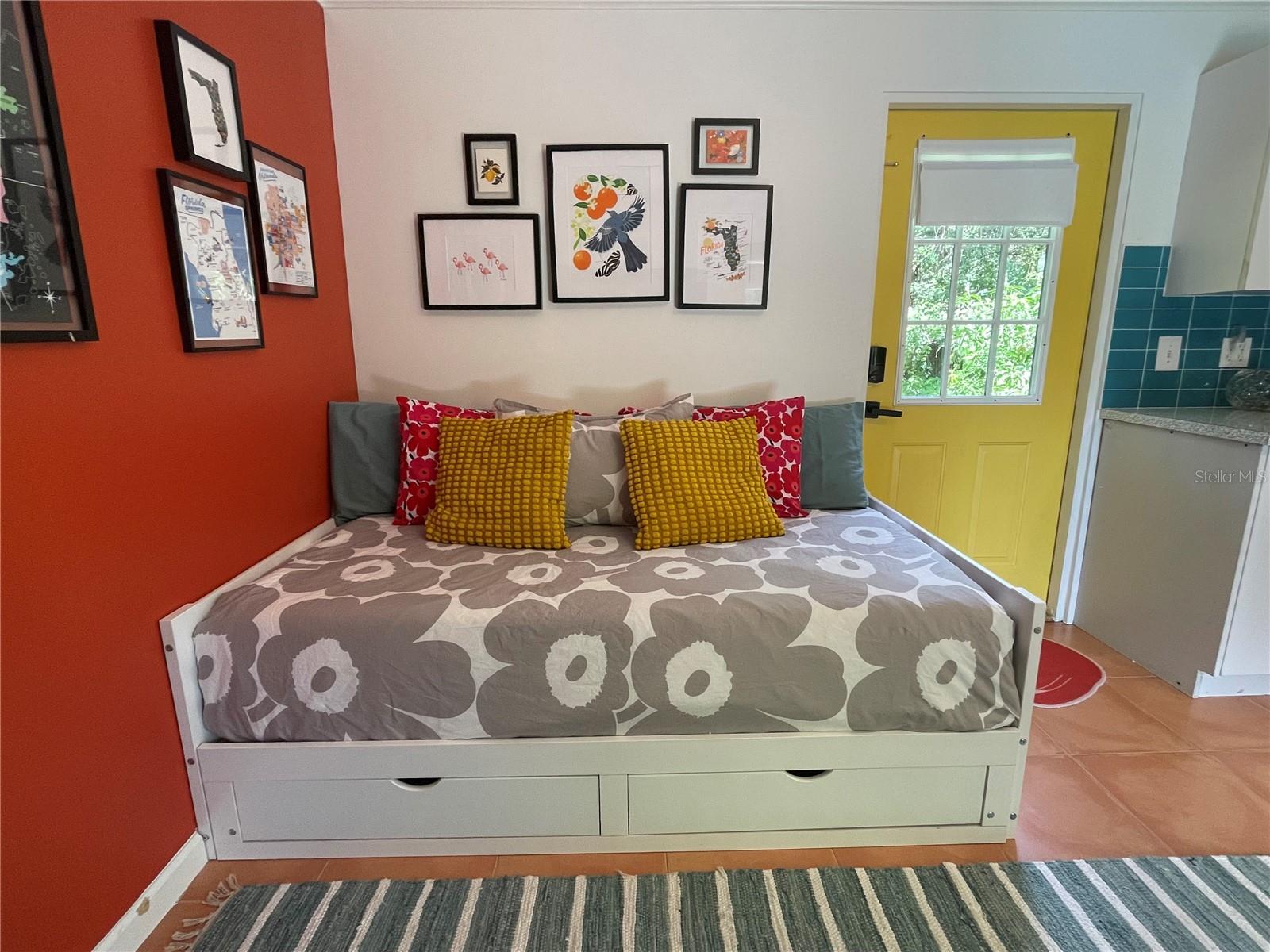 HOLDEN SHORES - Residential